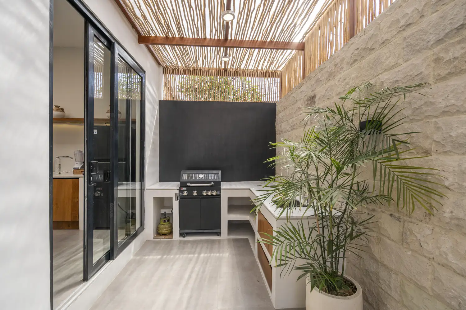 Villa 320m² in Indonesia, Canggu. Priced at 450000$ rent photo-16