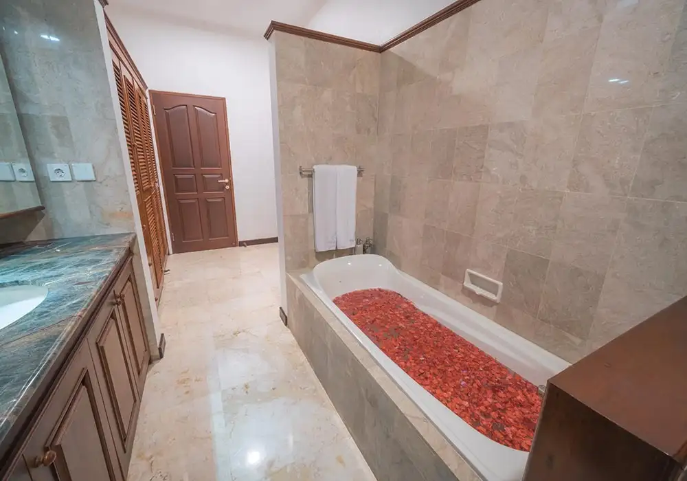 Villa 280m² in Indonesia, East-Bali. Priced at 350000$ rent photo-10