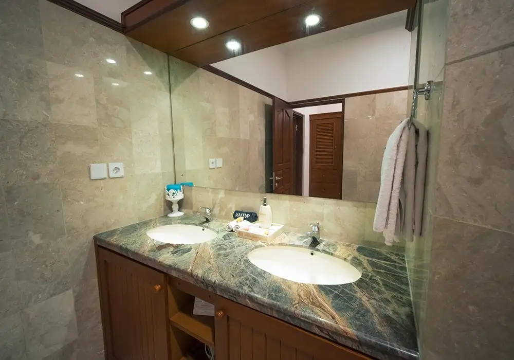 Villa 280m² in Indonesia, East-Bali. Priced at 350000$ rent photo-13