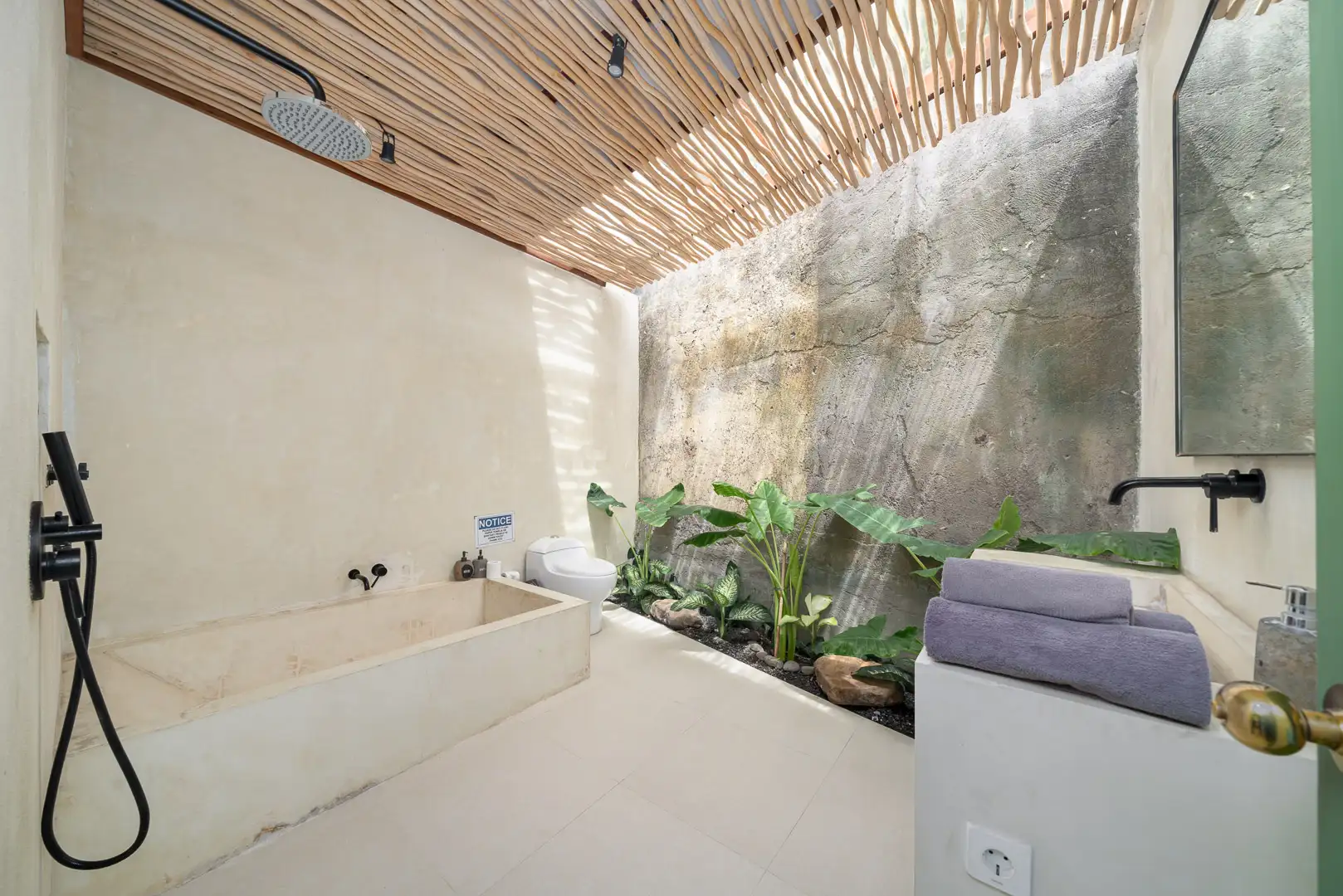 Villa 250m² in Indonesia, Canggu. Priced at 644000$ rent photo-8