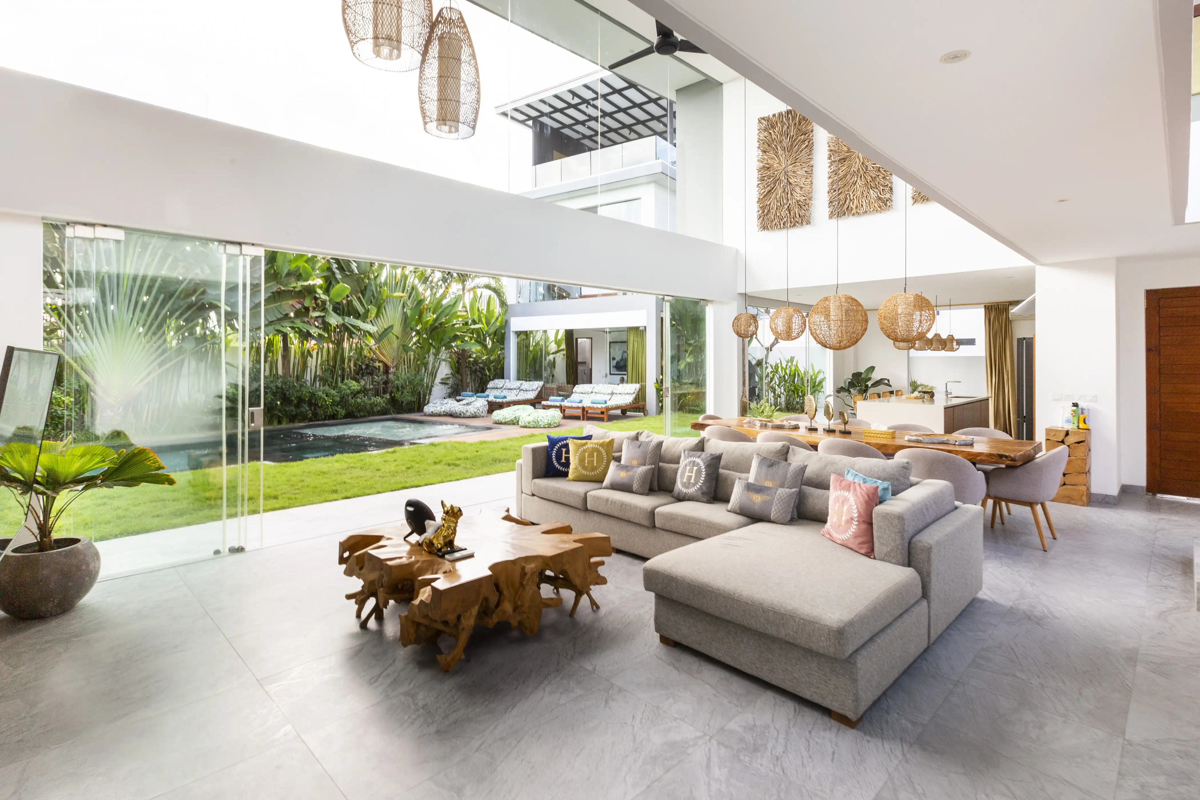 Villa 660m² in Indonesia, Canggu. Priced at 1990000$ rent photo-16