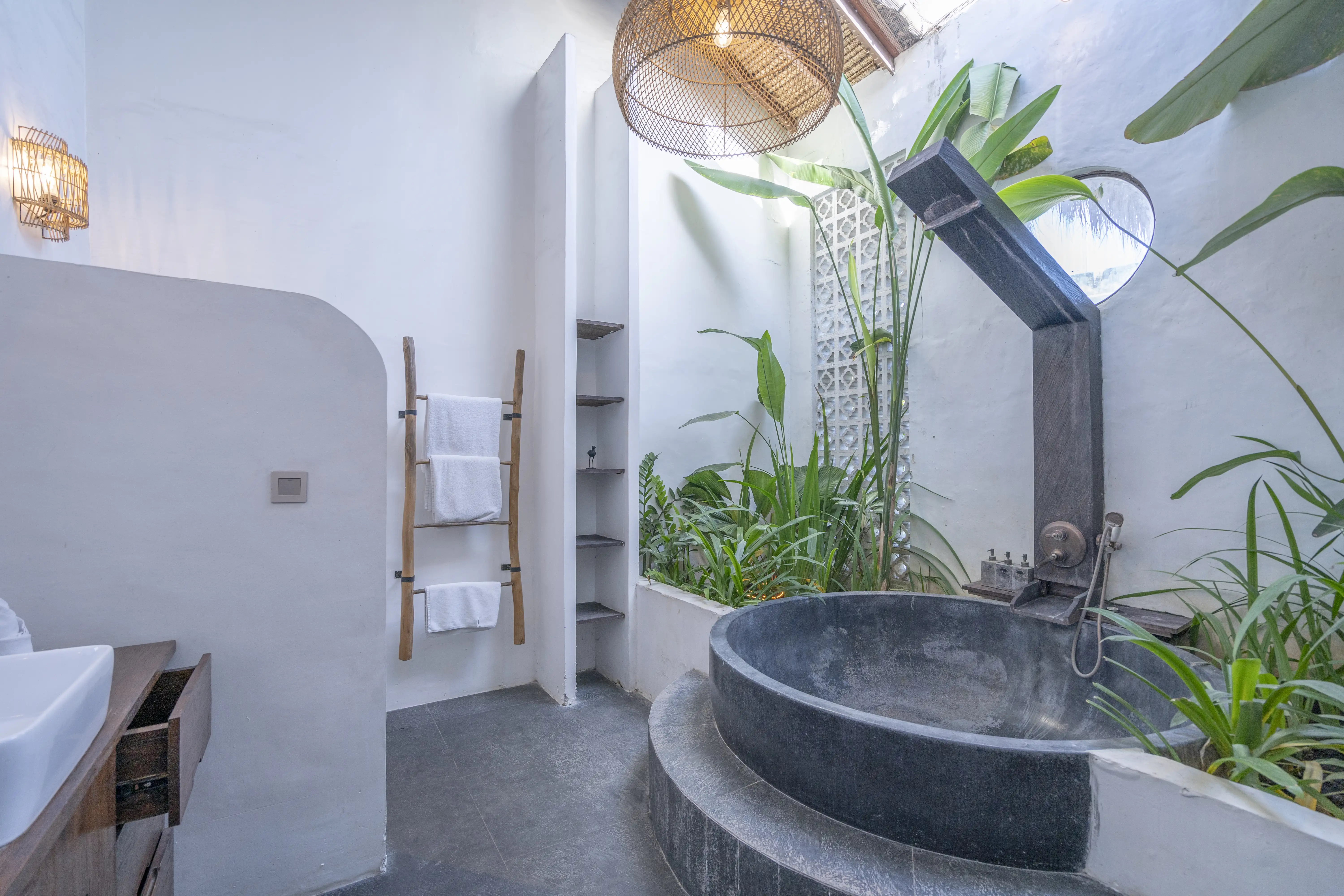 Villa 380m² in Indonesia, Canggu. Priced at 665000$ rent photo-5