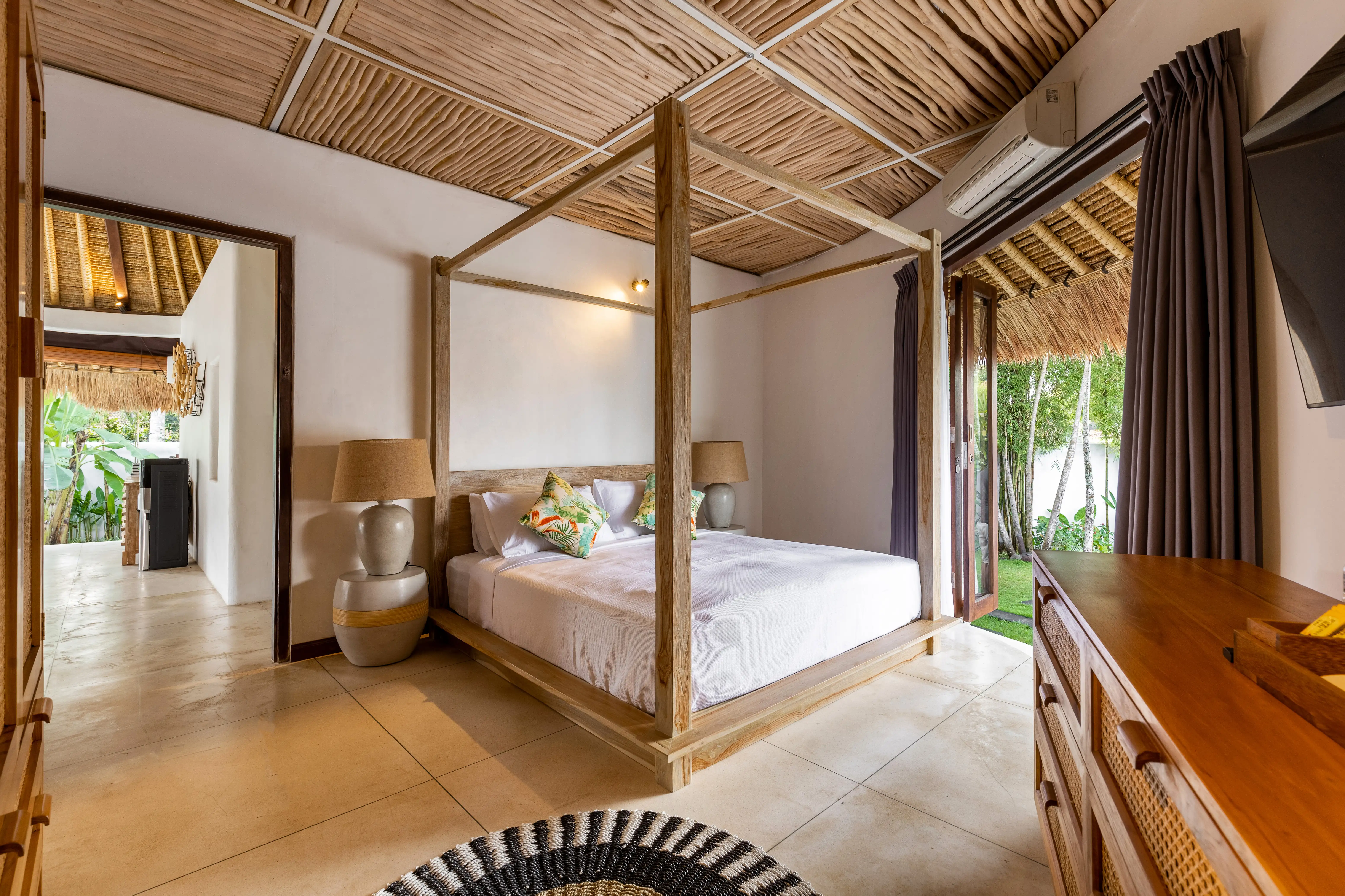 Other Properties 600m² in Indonesia, Tabanan. Priced at 1100000$ rent photo-28