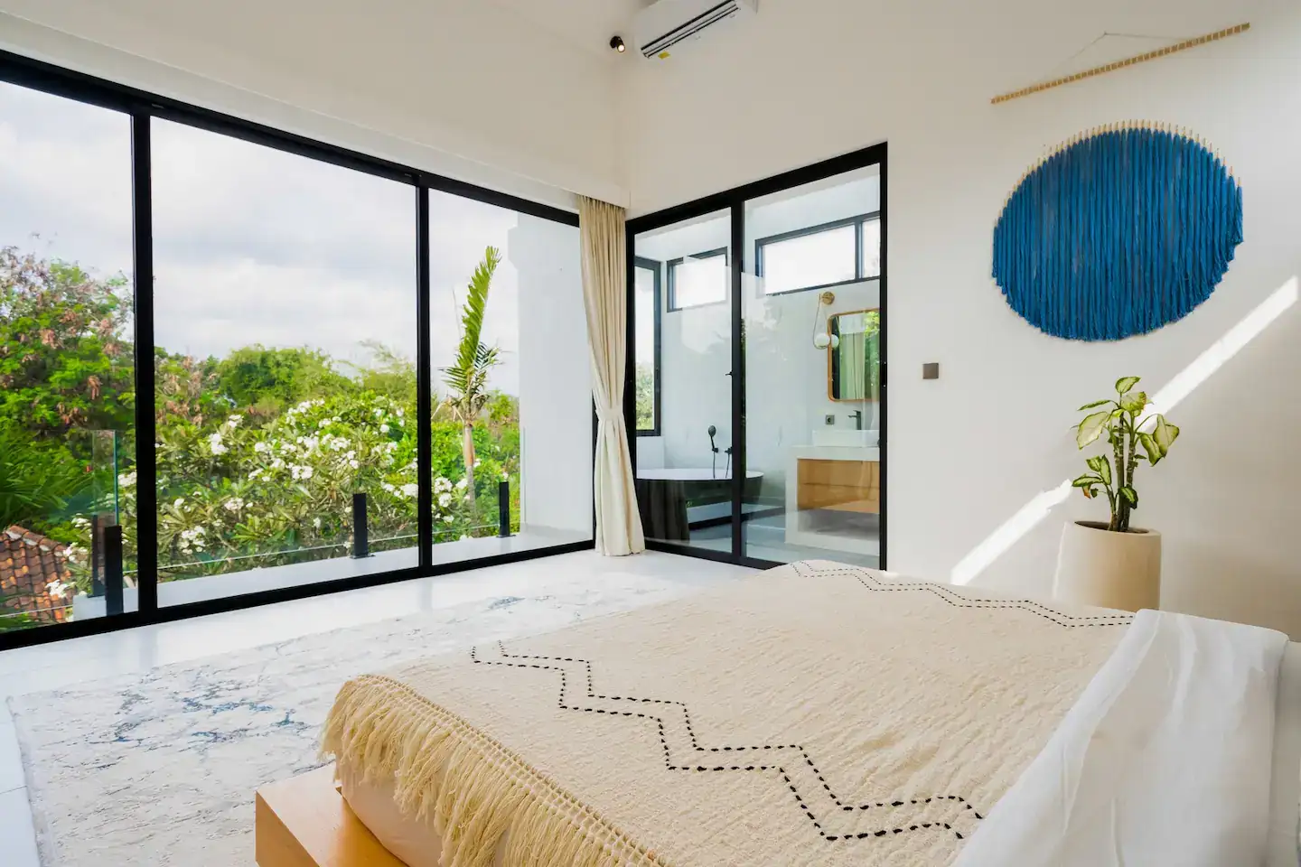 Villa 230m² in Indonesia, Canggu. Priced at 489000$ rent photo-13