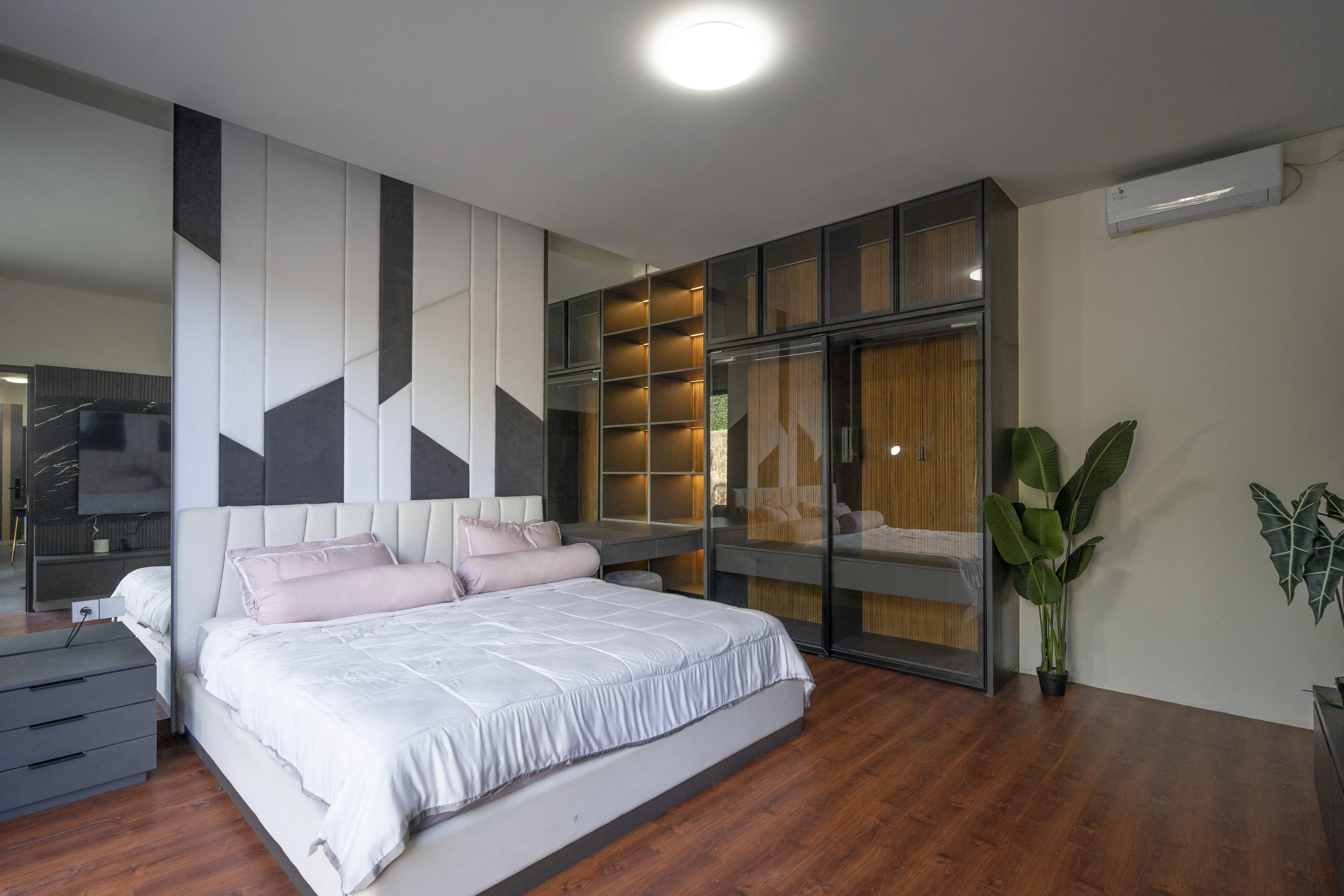 Villa 215m² in Indonesia, Kerobokan. Priced at 325000$ rent photo-17