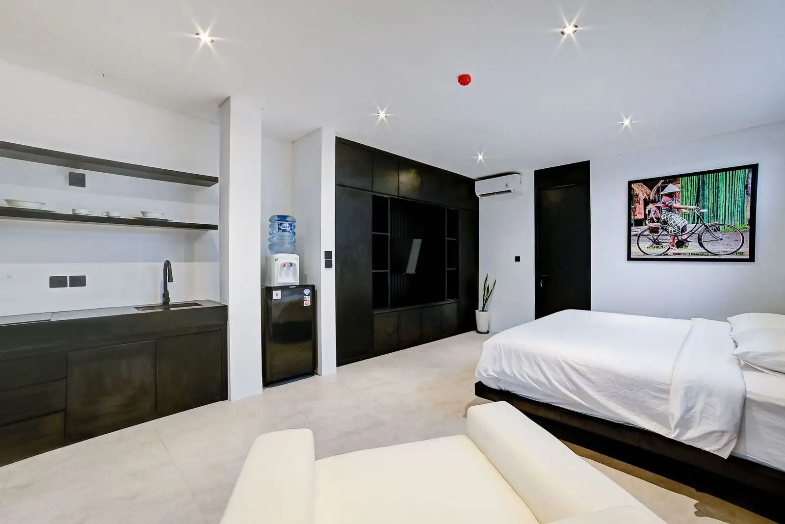 Flat 35m² in Indonesia, Canggu. Priced at 119000$ rent photo-8