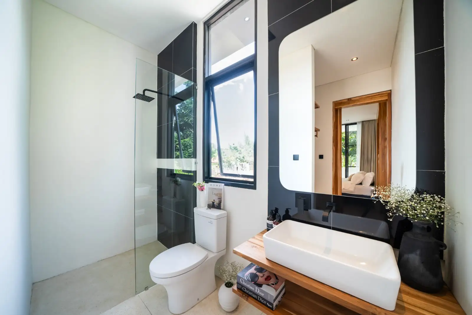 Villa 225m² in Indonesia, Bukit. Priced at 350000$ rent photo-3