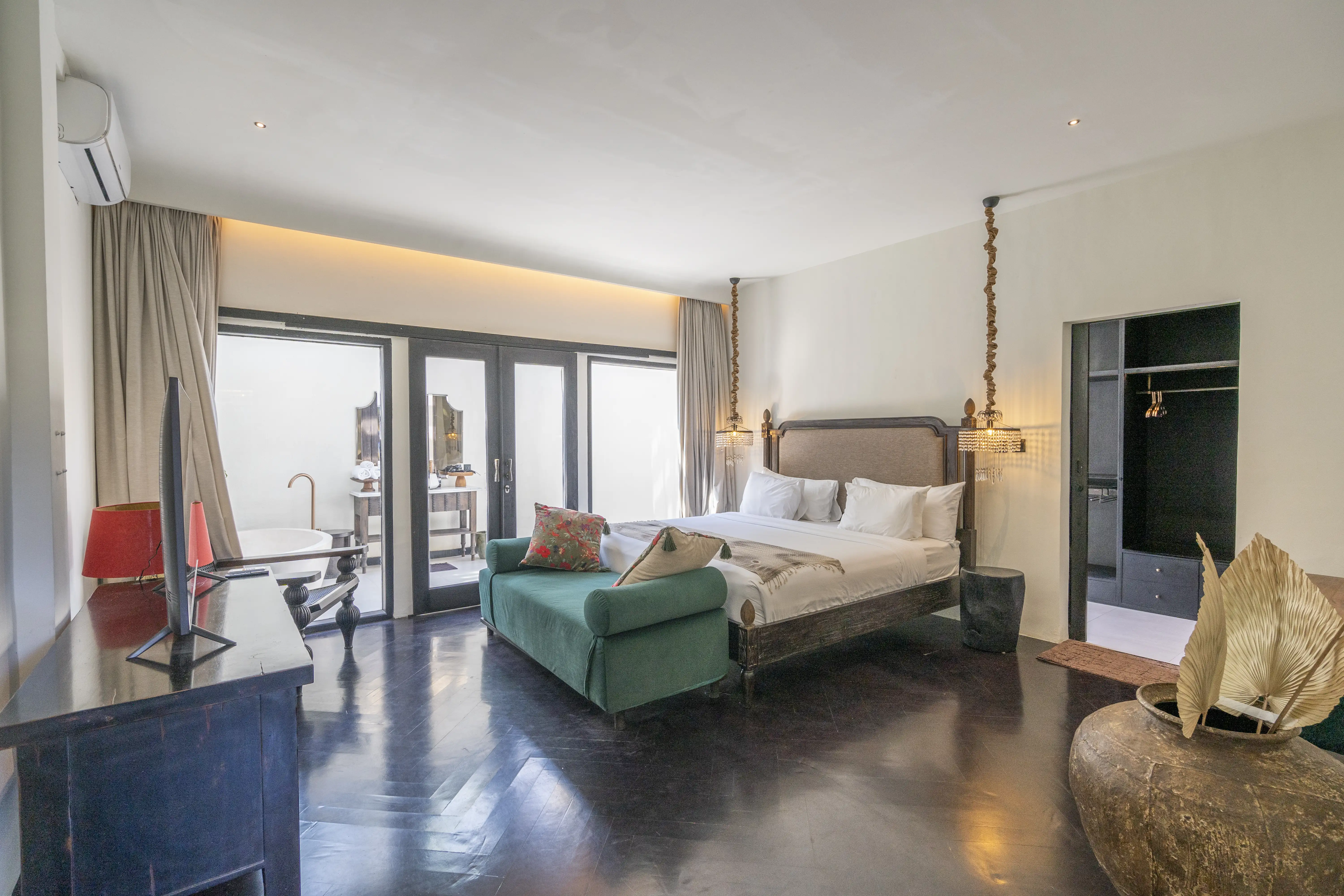 Villa 280m² in Indonesia, Kerobokan. Priced at 549000$ rent photo-10