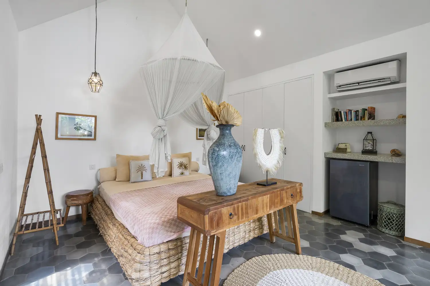 Villa 360m² in Indonesia, Canggu. Priced at 320000$ rent photo-14
