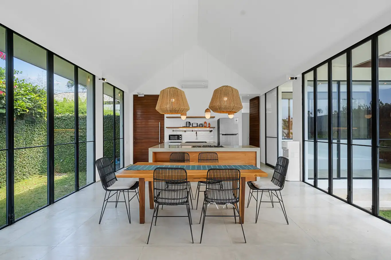 Villa 150m² in Indonesia, Canggu. Priced at 270000$ rent photo-16