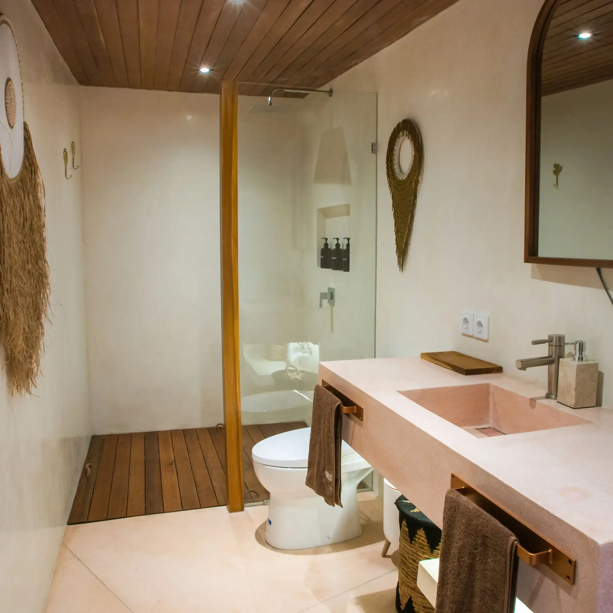 Flat 55m² in Indonesia, Canggu. Priced at 90000$ rent photo-3