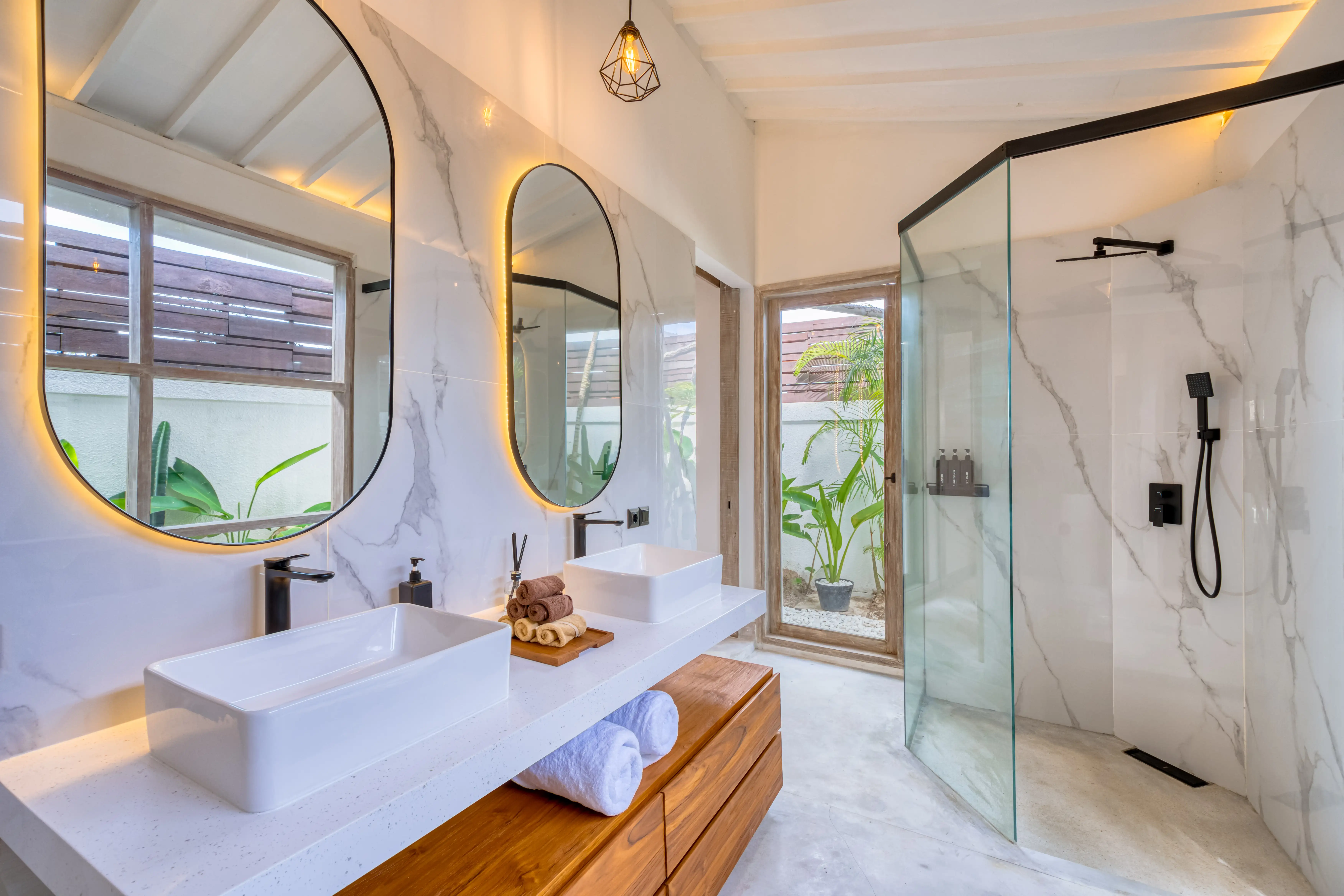 Villa 350m² in Indonesia, Seminyak. Priced at 245000$ rent photo-3
