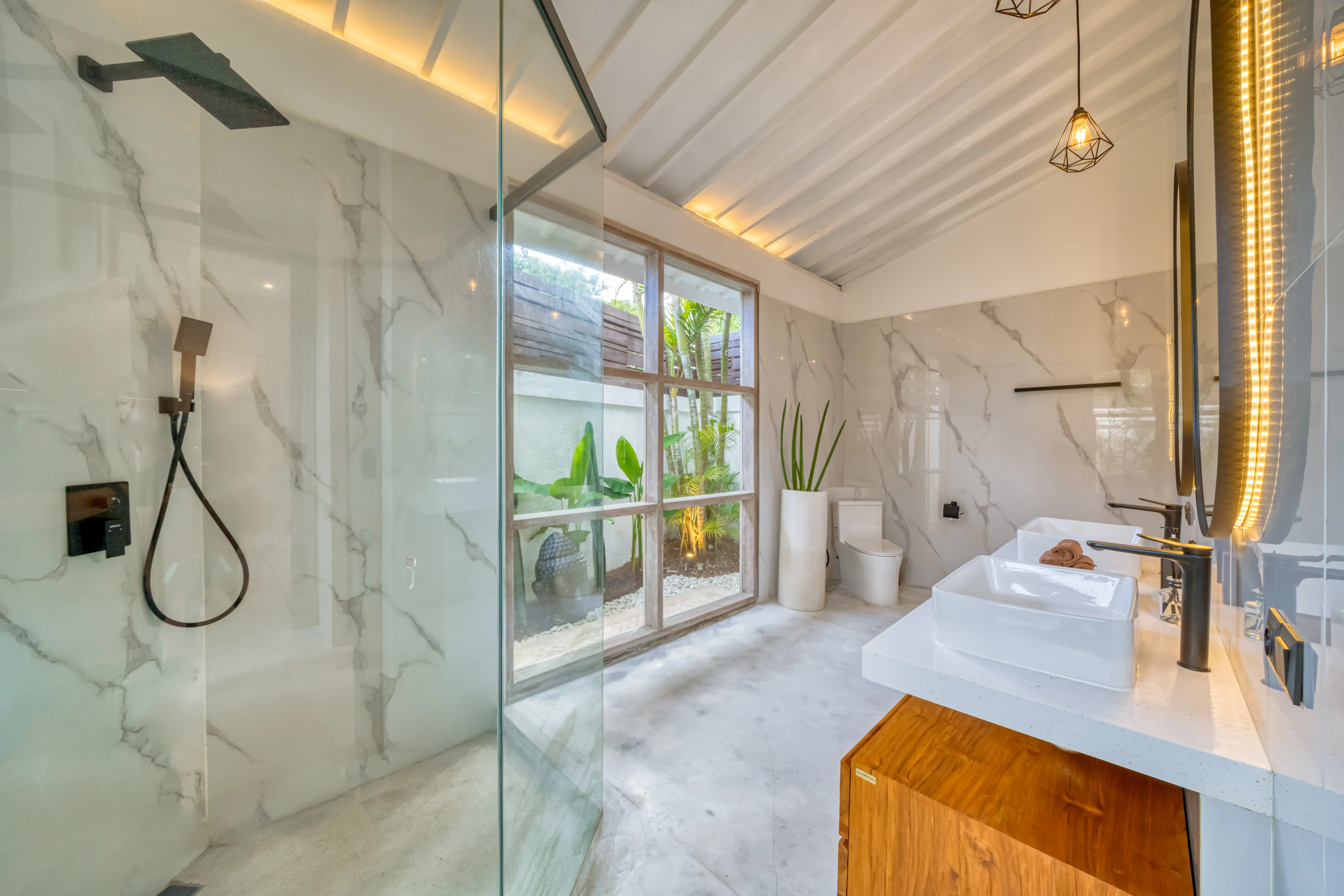 Villa 350m² in Indonesia, Seminyak. Priced at 245000$ rent photo-9