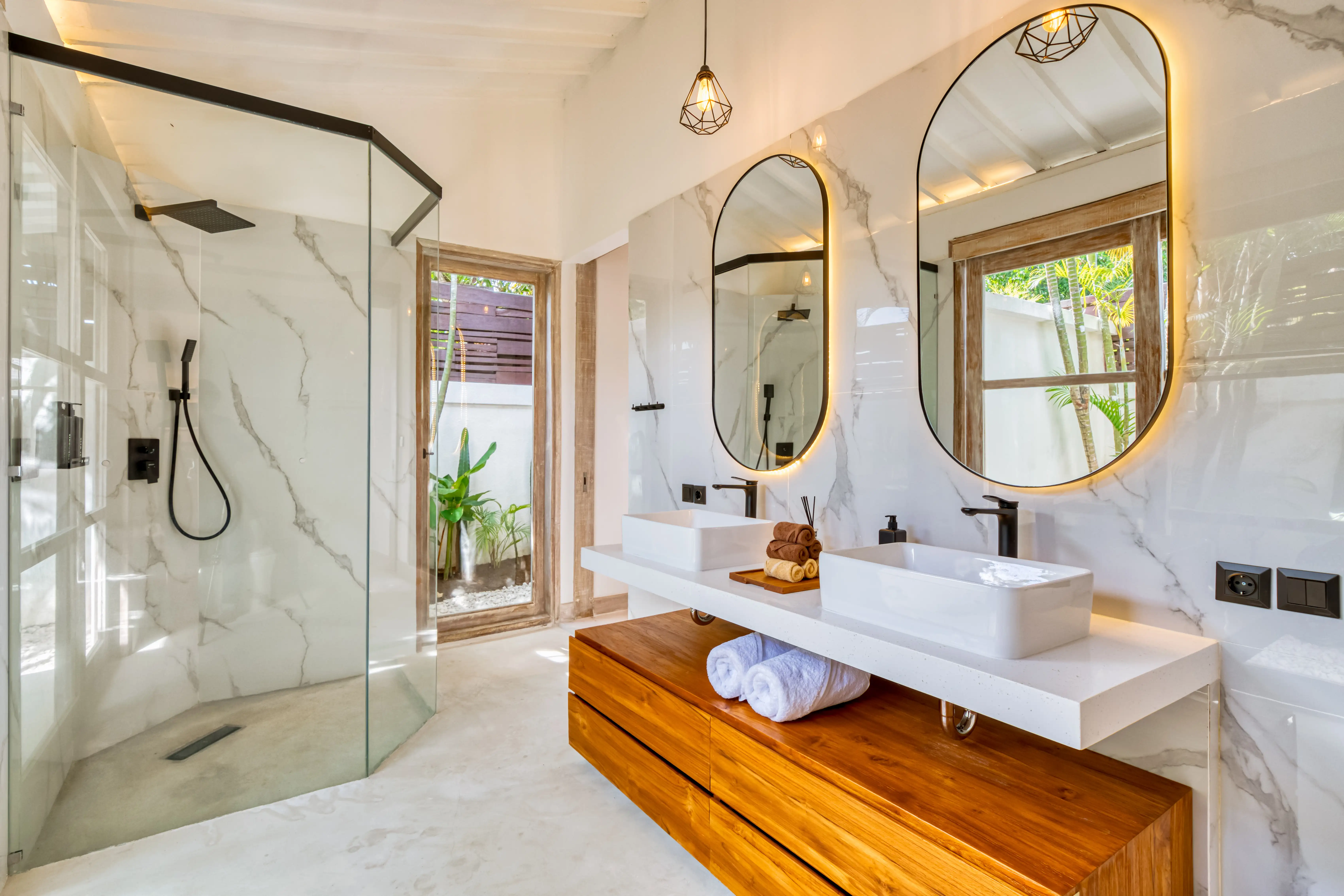 Villa 350m² in Indonesia, Seminyak. Priced at 245000$ rent photo-11