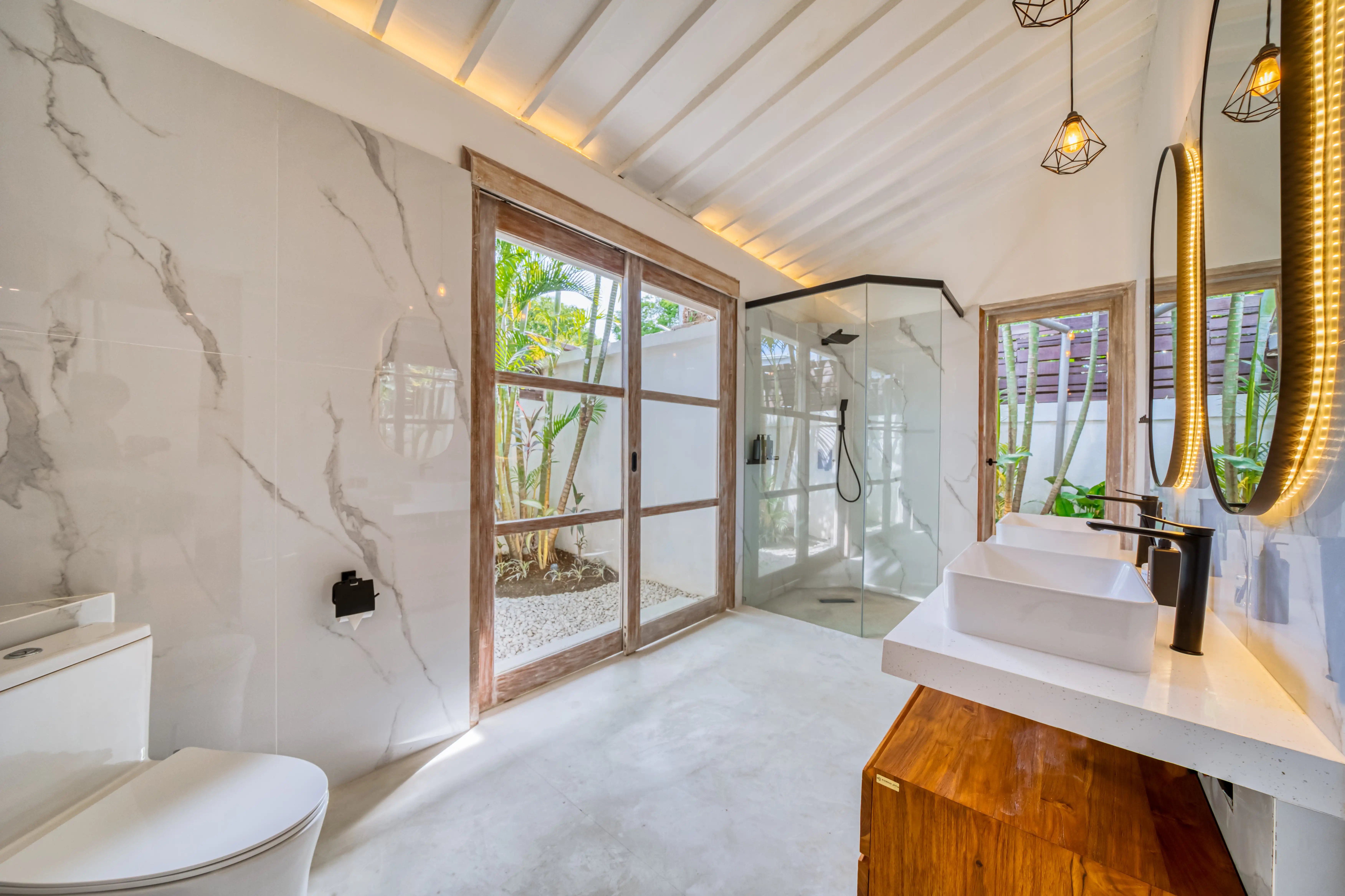 Villa 350m² in Indonesia, Seminyak. Priced at 245000$ rent photo-14