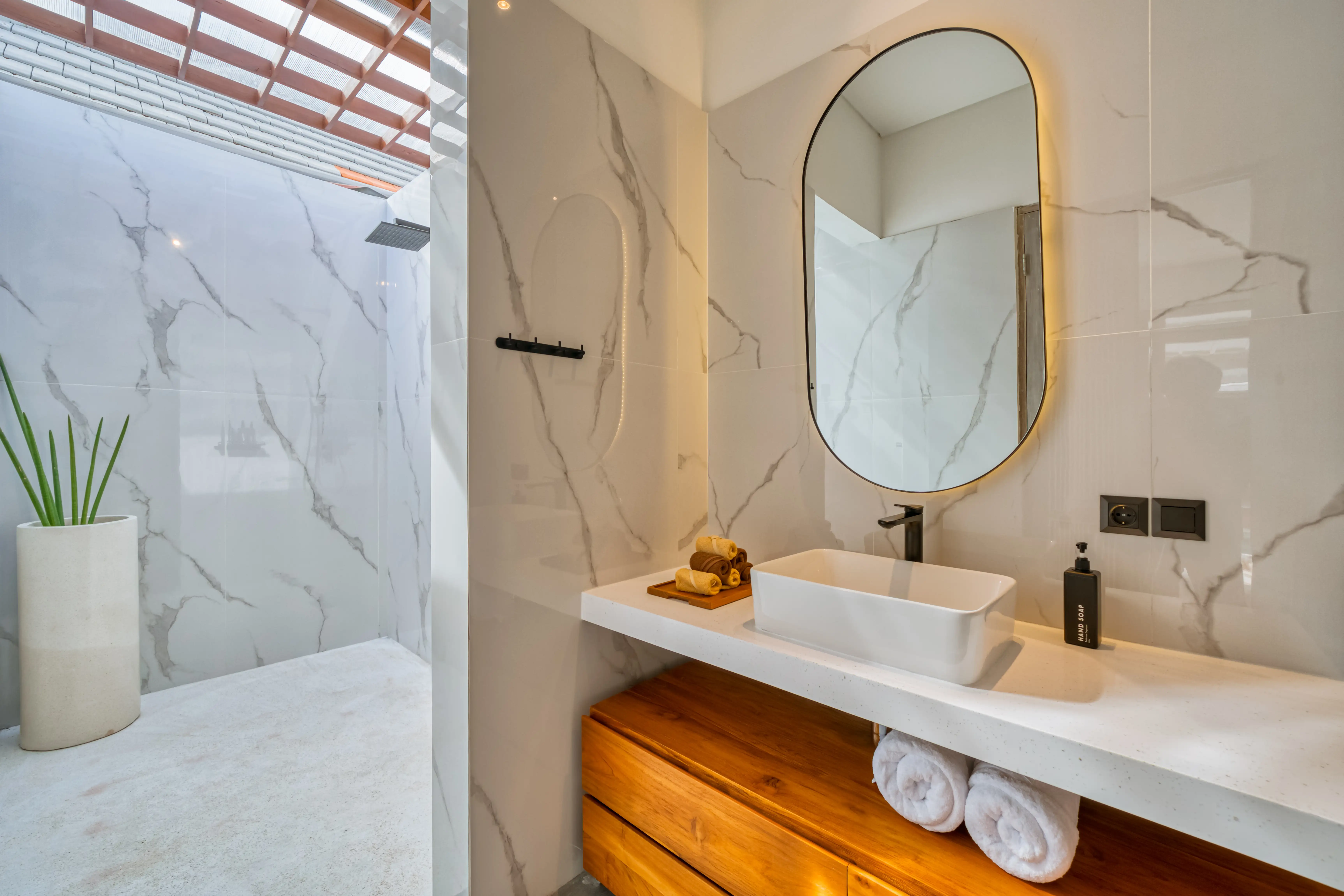 Villa 350m² in Indonesia, Seminyak. Priced at 245000$ rent photo-23