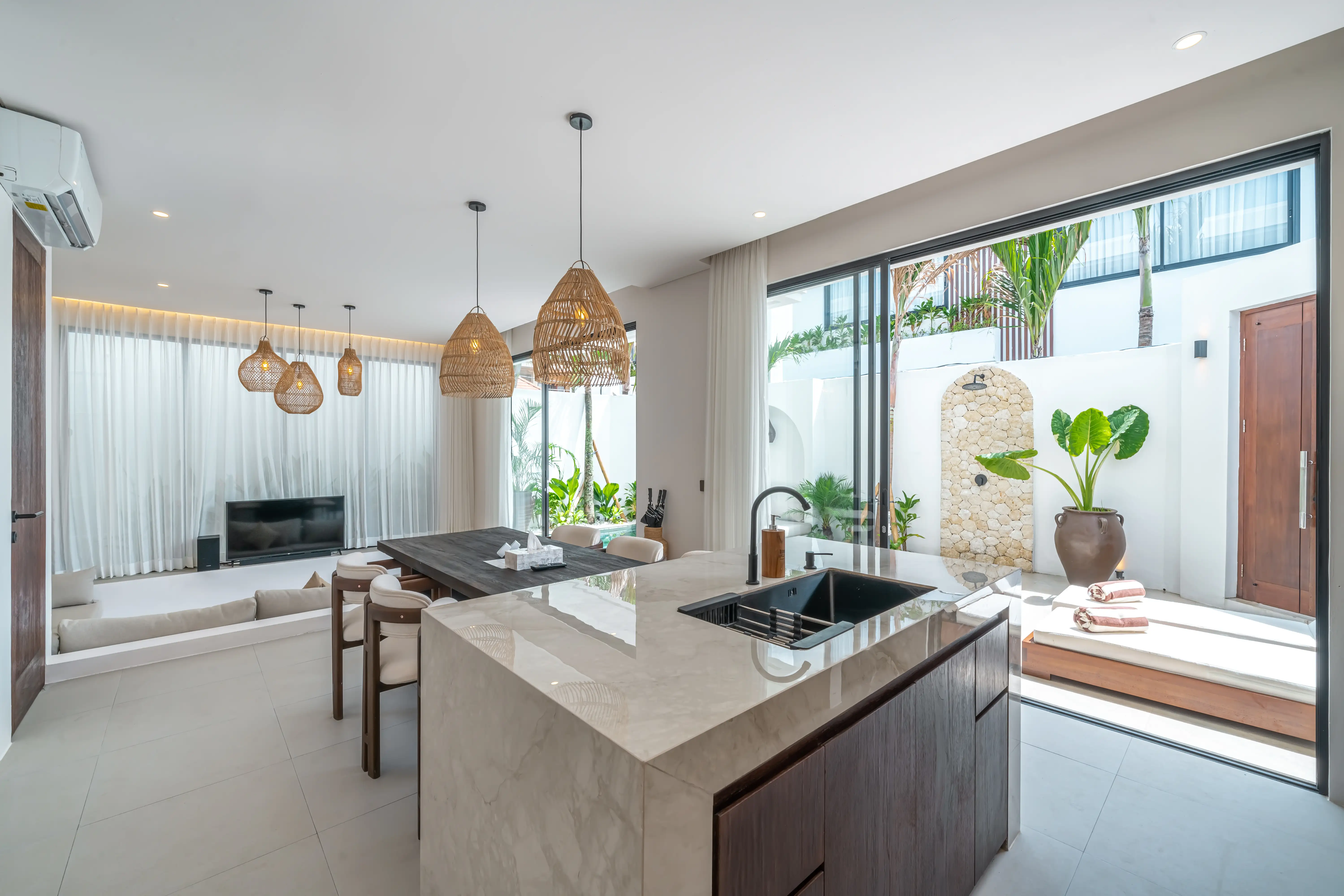 Villa 107m² in Indonesia, Canggu. Priced at 235000$ rent photo-19