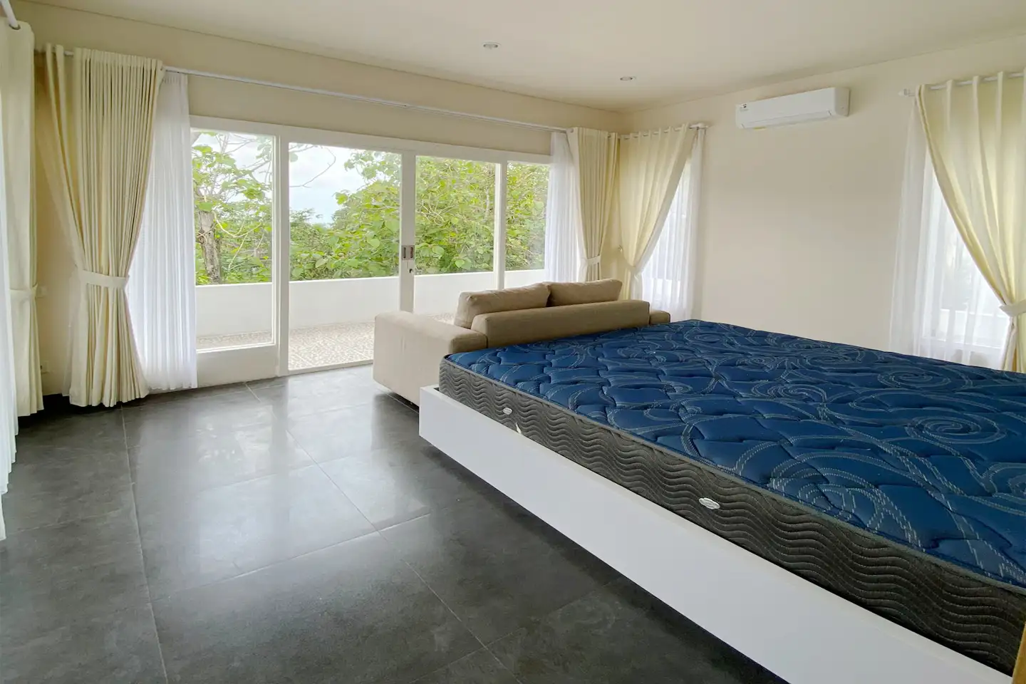 Villa 226m² in Indonesia, Bukit. Priced at 213257$ rent photo-4