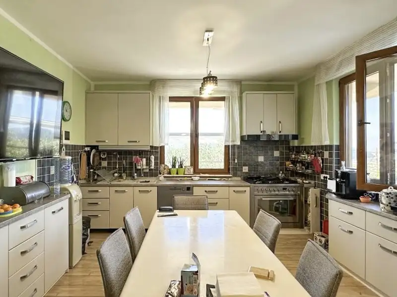 House 315m² in Montenegro, Zaljevo. Priced at 350000€ rent photo-18