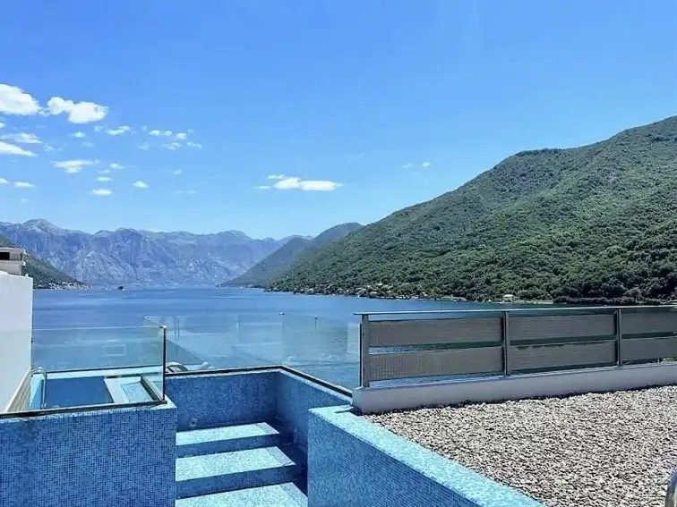 House 300m² in Montenegro, Morinj. Priced at 800000€ rent photo-2