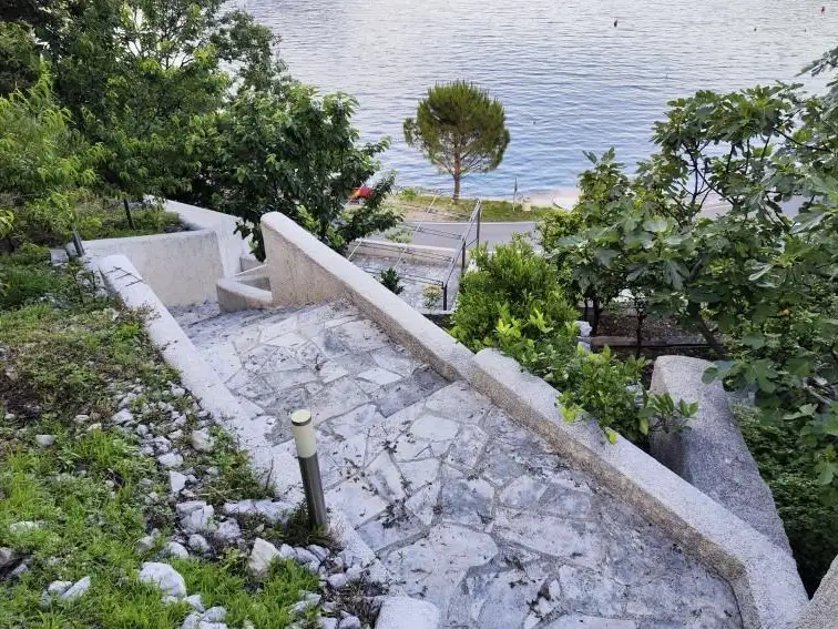 House 300m² in Montenegro, Morinj. Priced at 800000€ rent photo-4