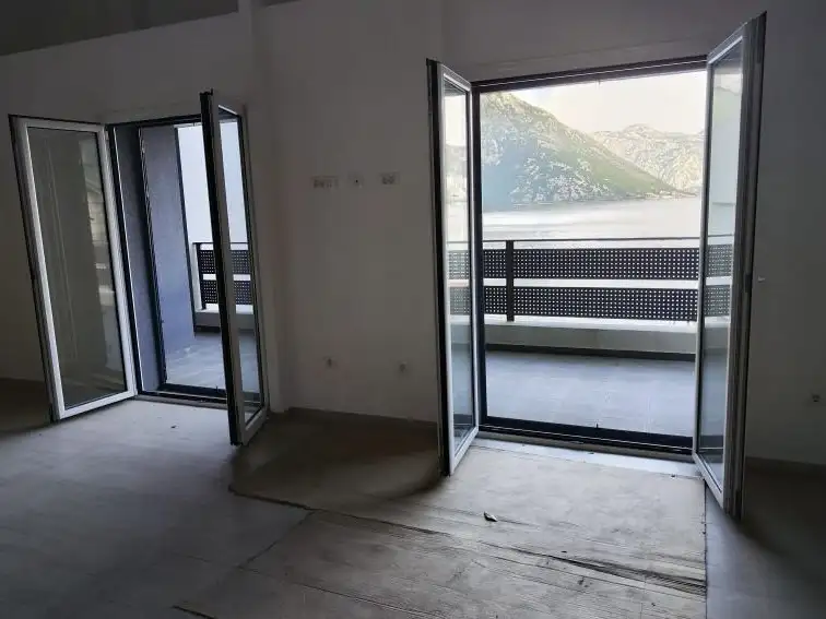 House 300m² in Montenegro, Morinj. Priced at 800000€ rent photo-5