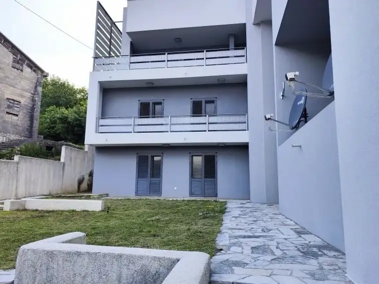 House 300m² in Montenegro, Morinj. Priced at 800000€ rent photo-8