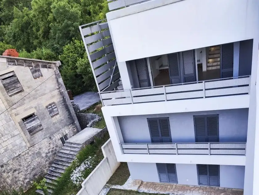 House 300m² in Montenegro, Morinj. Priced at 800000€ rent photo-9