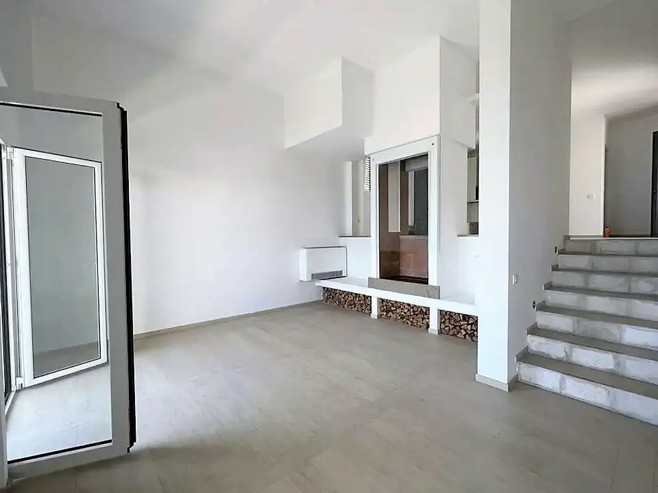 House 300m² in Montenegro, Morinj. Priced at 800000€ rent photo-11