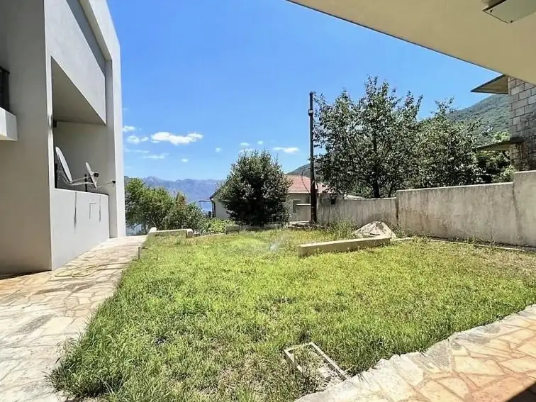 House 300m² in Montenegro, Morinj. Priced at 800000€ rent photo-15