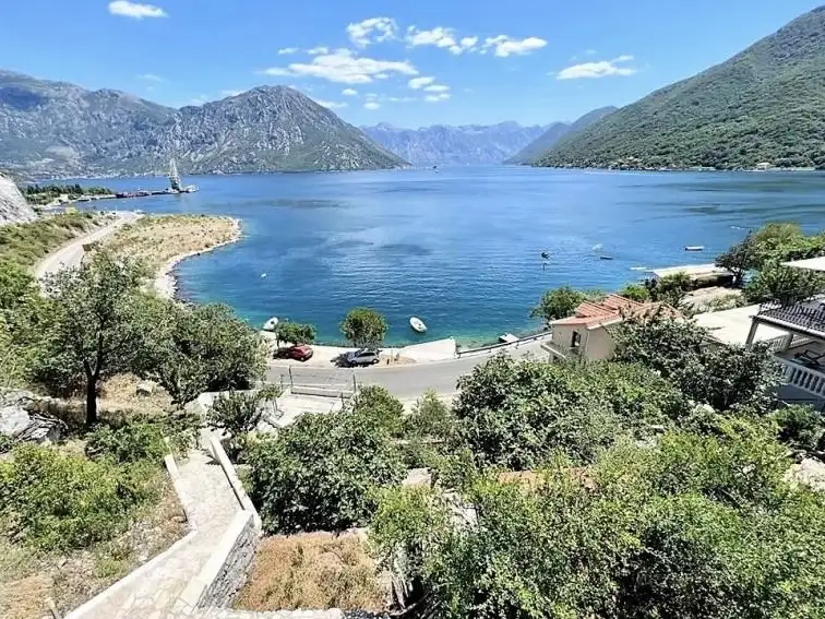 House 300m² in Montenegro, Morinj. Priced at 800000€ rent photo-16