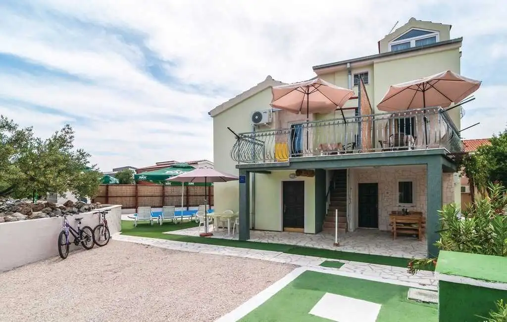 Hotels 255m² in Croatia, Rogoznica. Priced at 585000€ rent photo-8