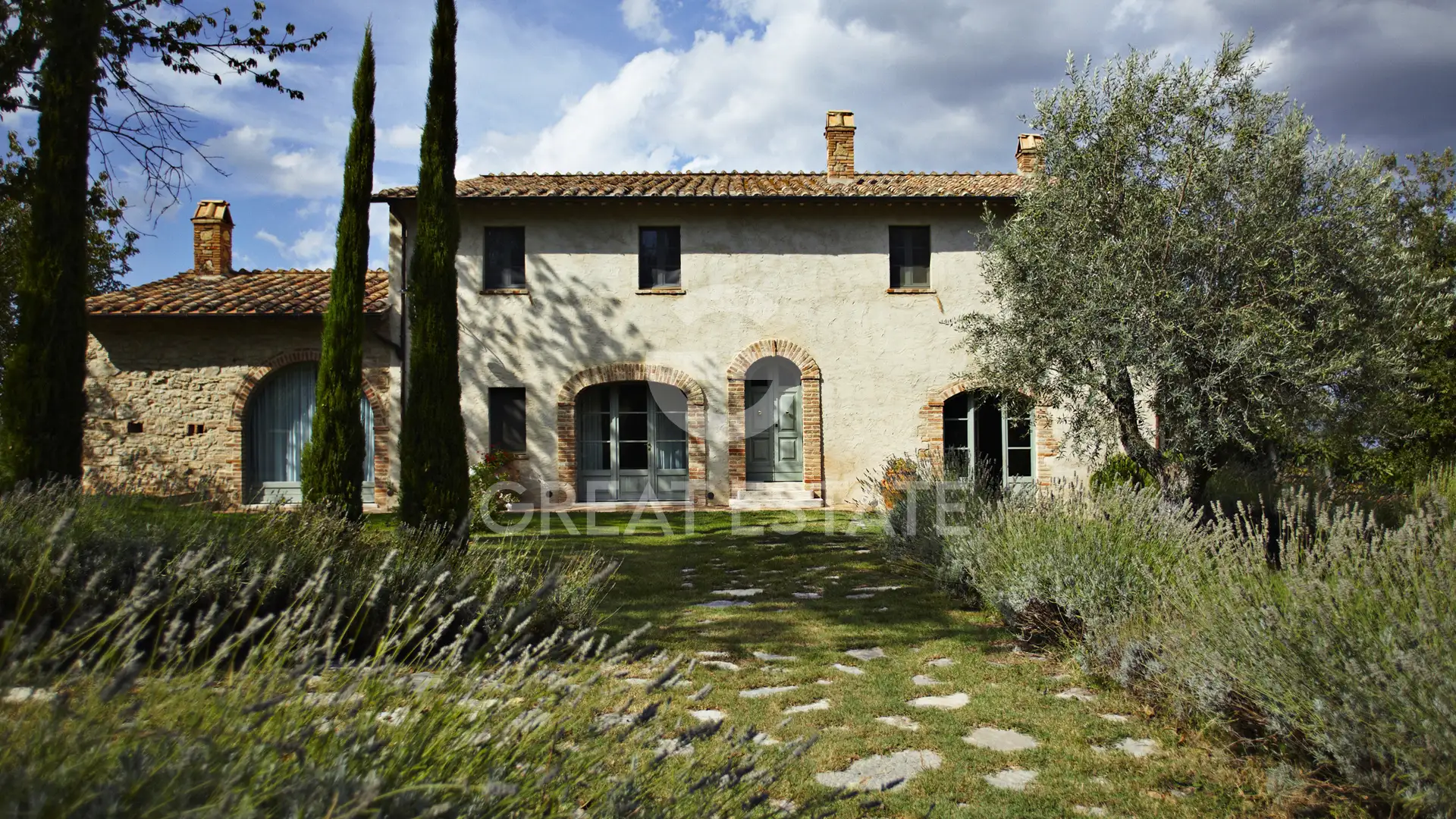 House 713m² in Italy, Siena. Priced at 3700000€ rent photo-2