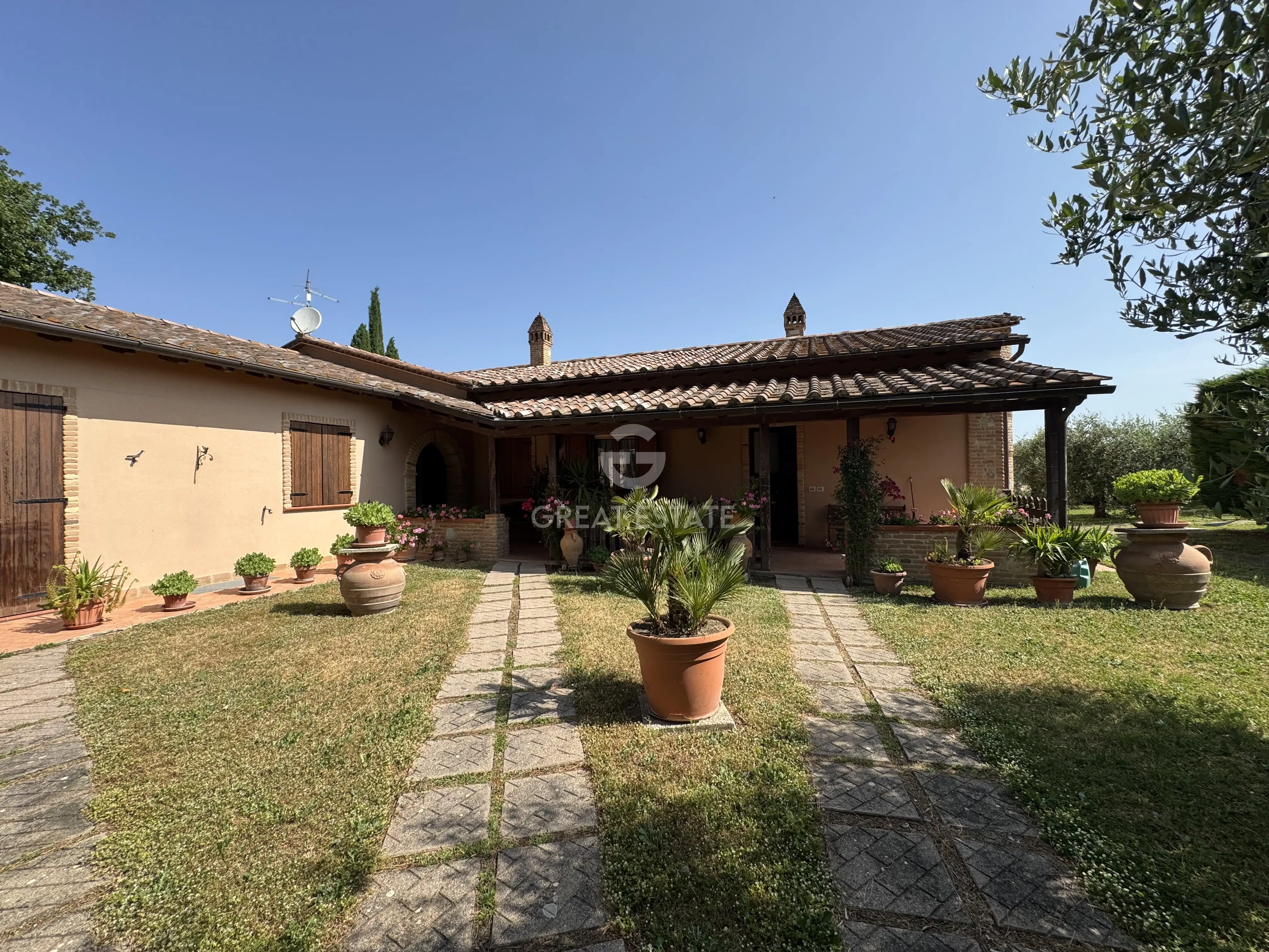 House 510m² in Italy, Perugia. Priced at 980000€ rent photo-1