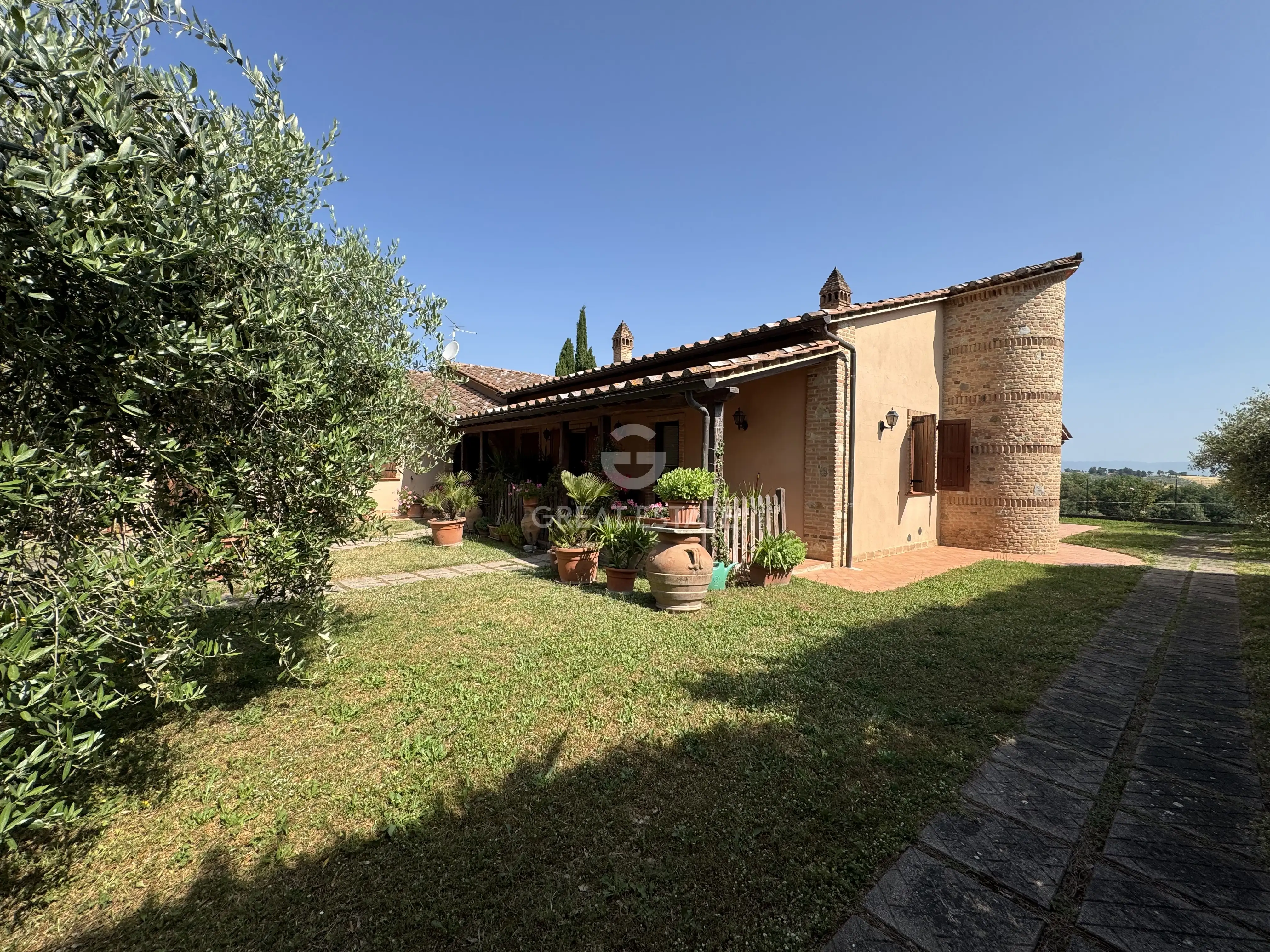 House 510m² in Italy, Perugia. Priced at 980000€ rent photo-2