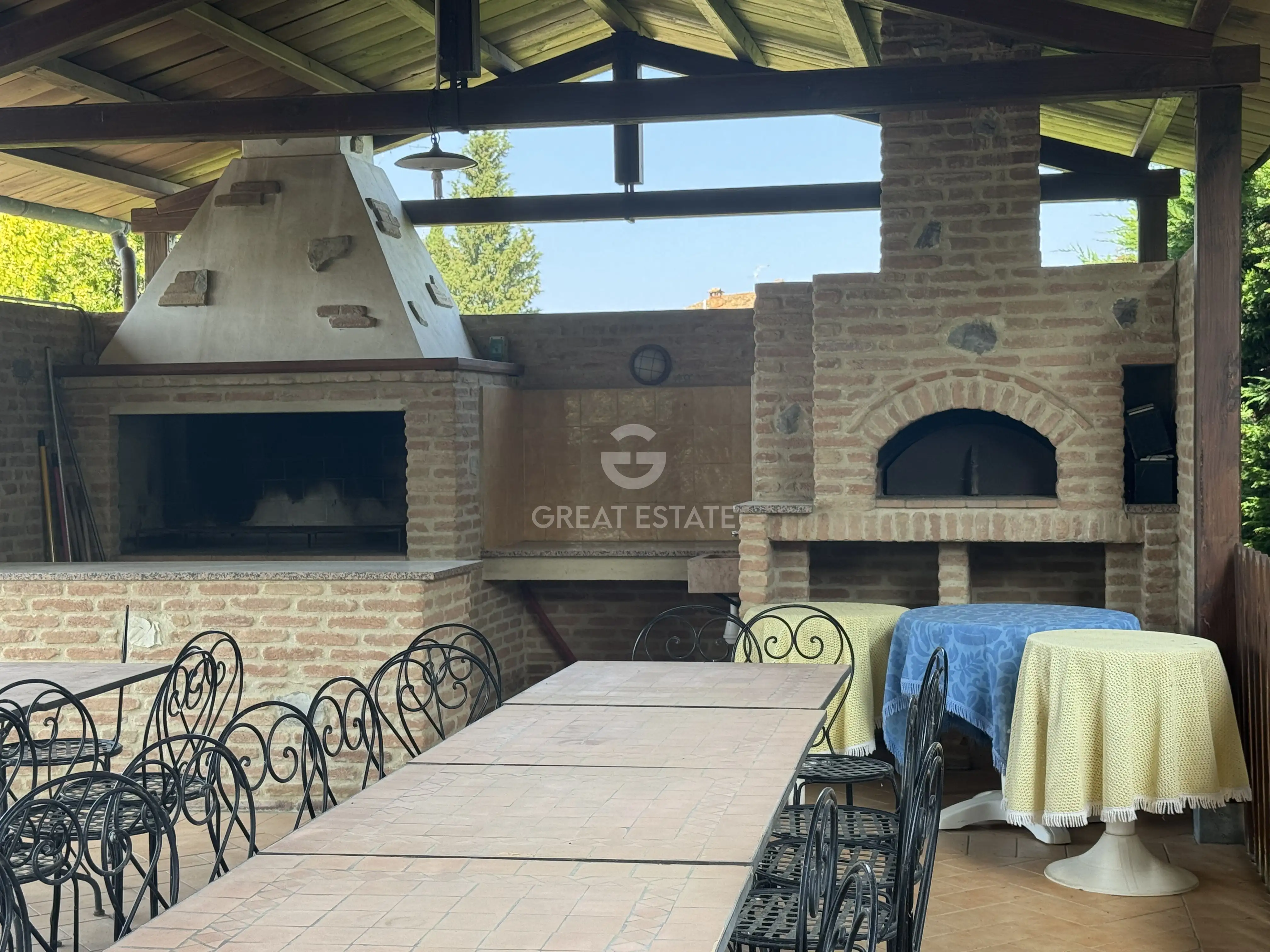 House 510m² in Italy, Perugia. Priced at 980000€ rent photo-7