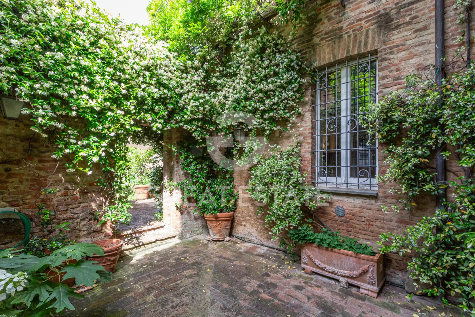 Villa 479m² in Italy, Perugia. Priced at 890000€ rent photo-12