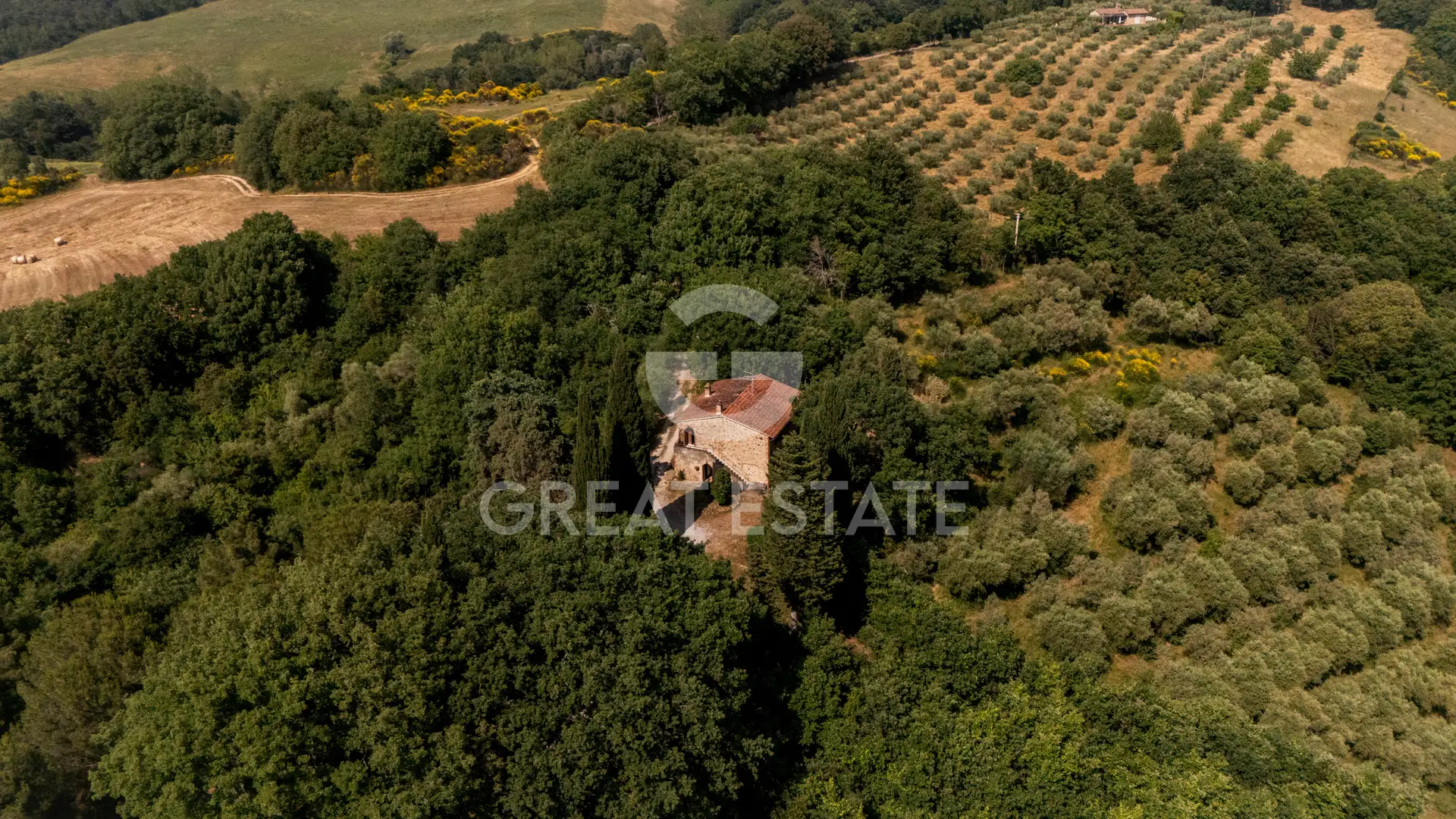 House 244m² in Italy, Siena. Priced at 850000€ rent photo-12