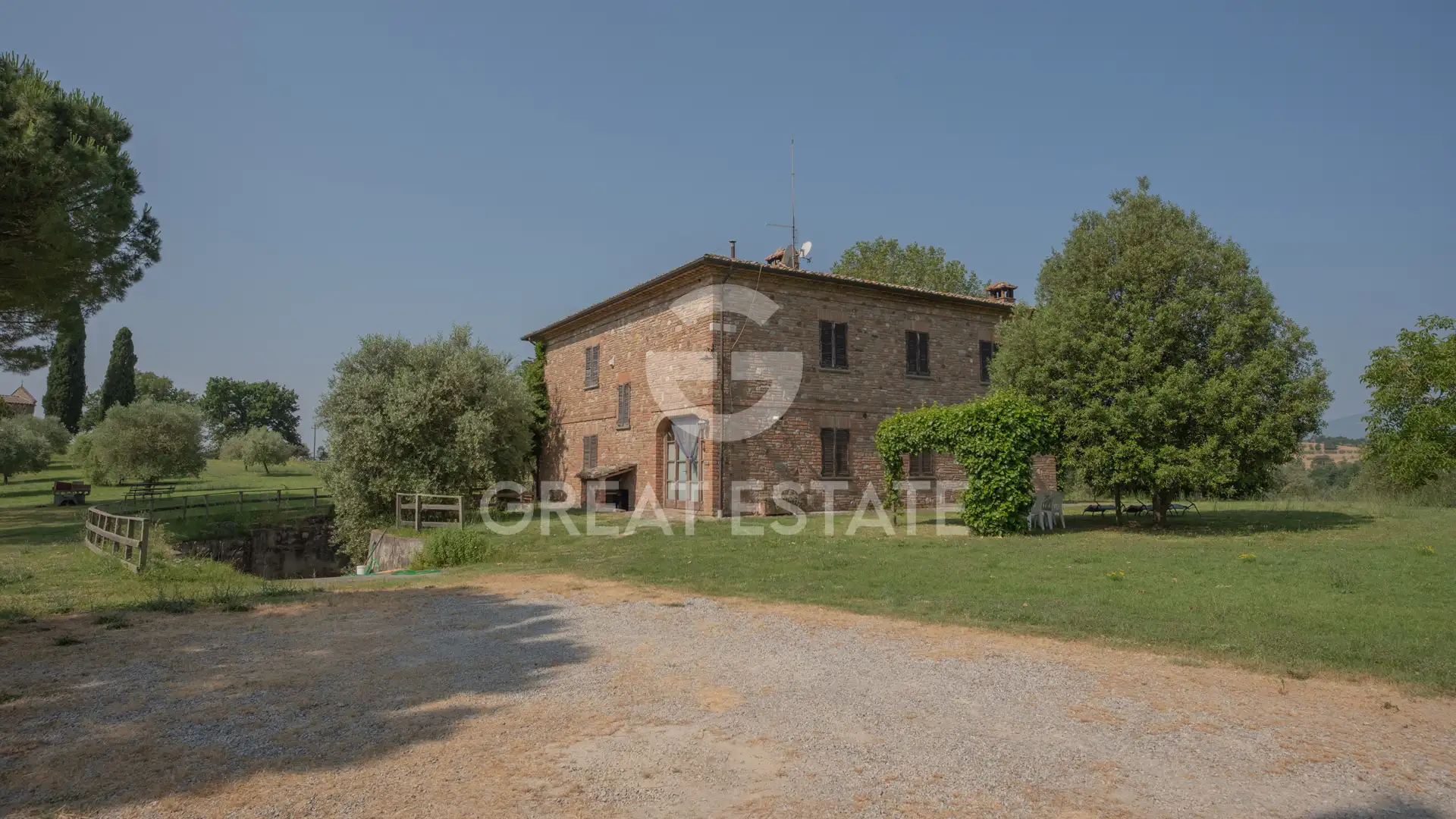 House 2414m² in Italy, Perugia. Priced at 4000000€ rent photo-2