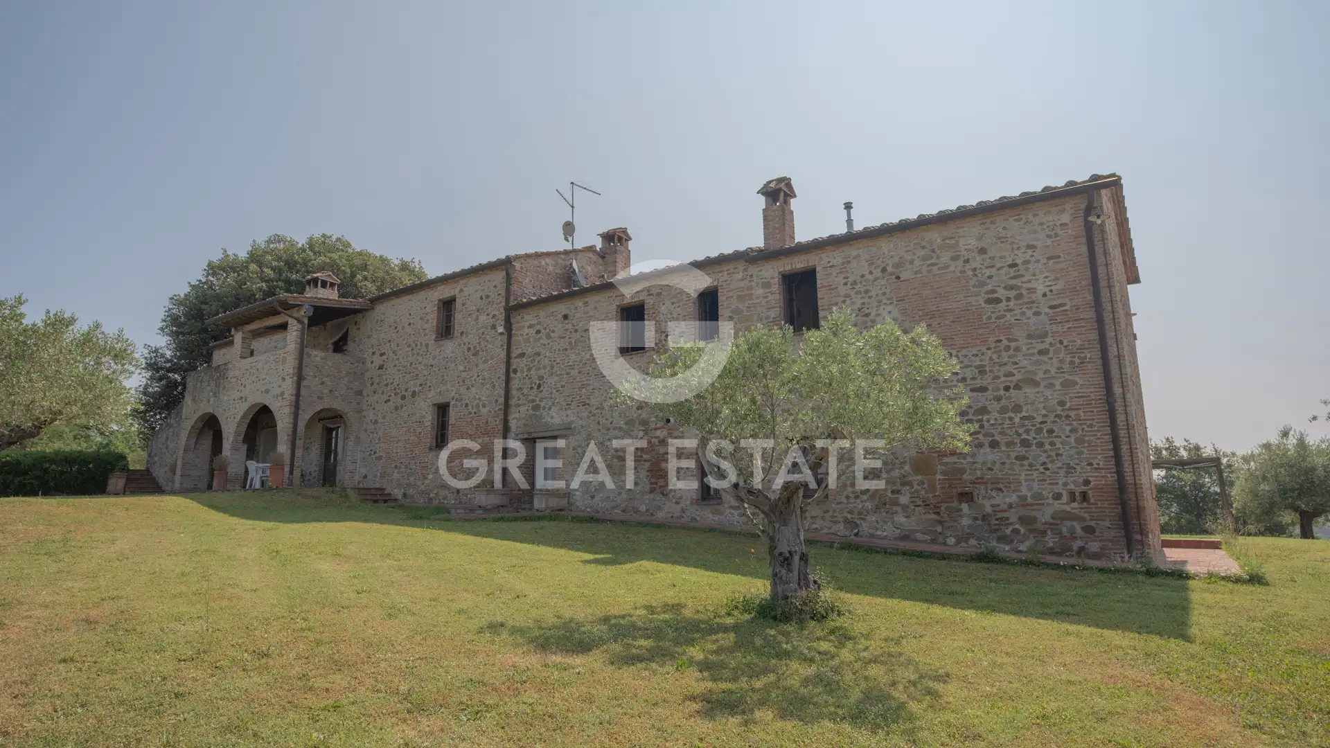 House 2414m² in Italy, Perugia. Priced at 4000000€ rent photo-11