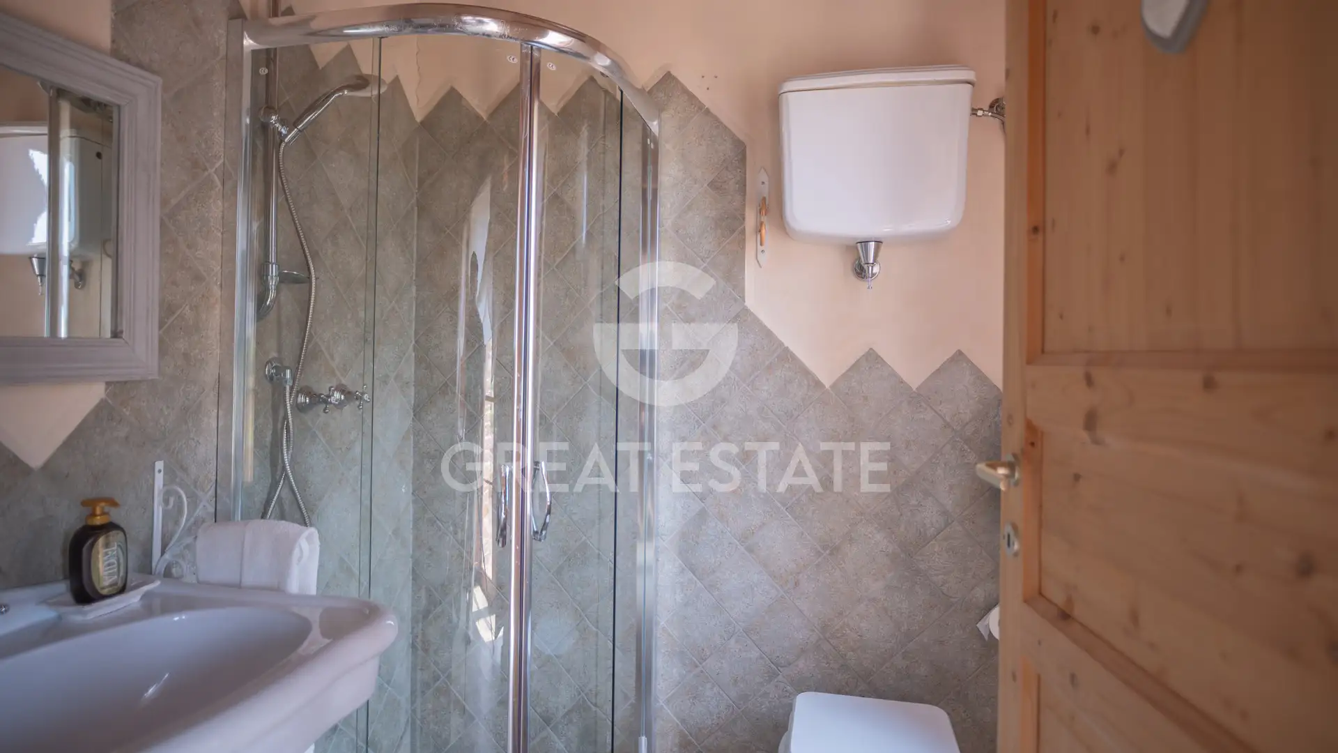 House 537m² in Italy, Perugia. Priced at 1450000€ rent photo-15