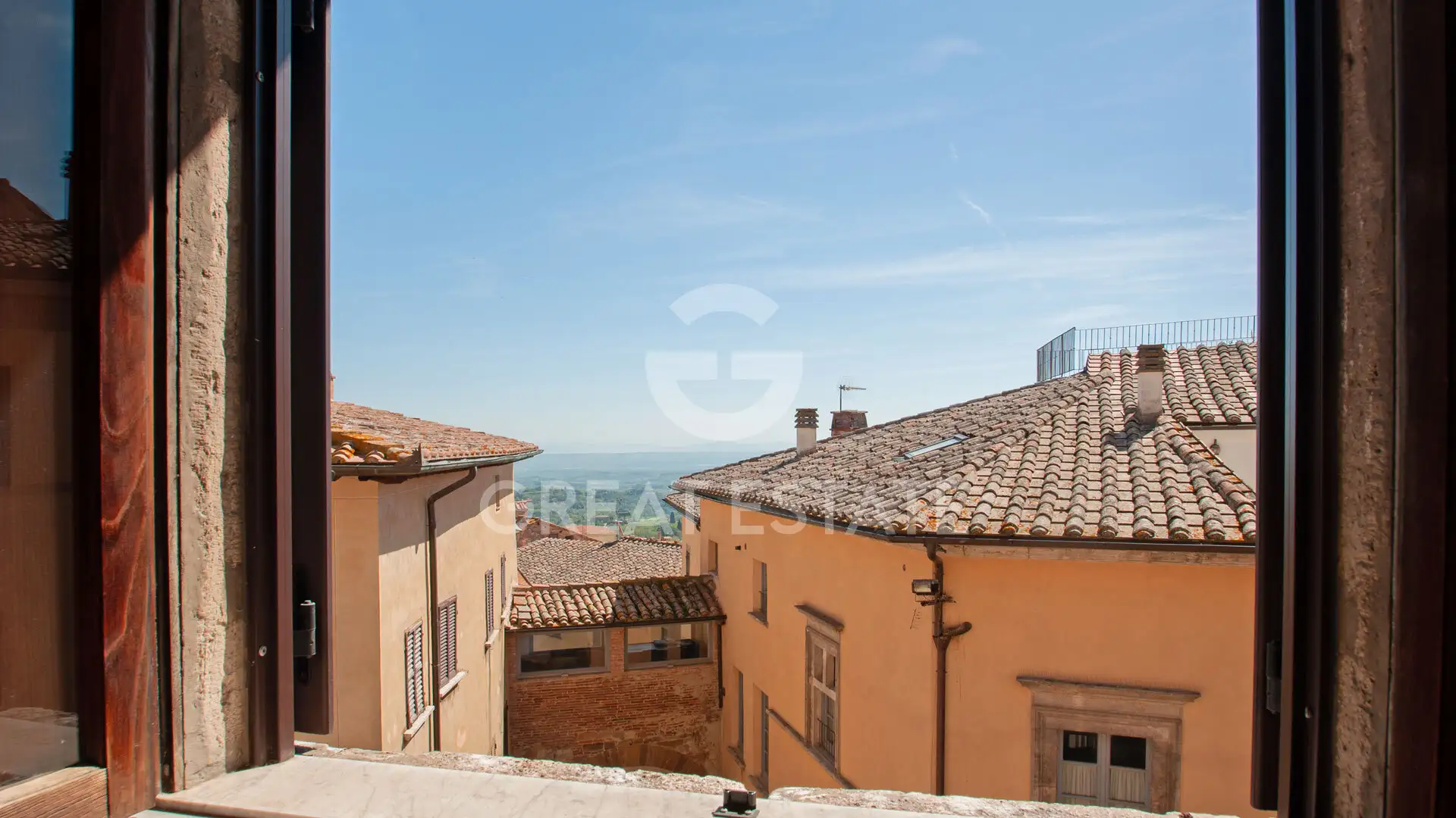 Flat 310m² in Italy, Siena. Priced at 420000€ rent photo-1