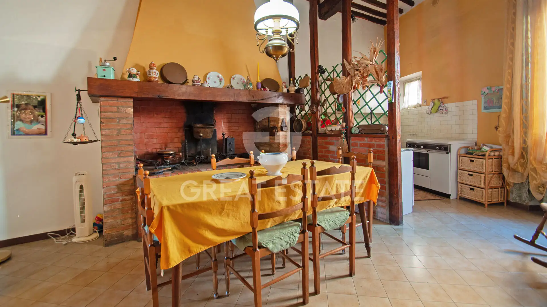 Flat 310m² in Italy, Siena. Priced at 420000€ rent photo-8