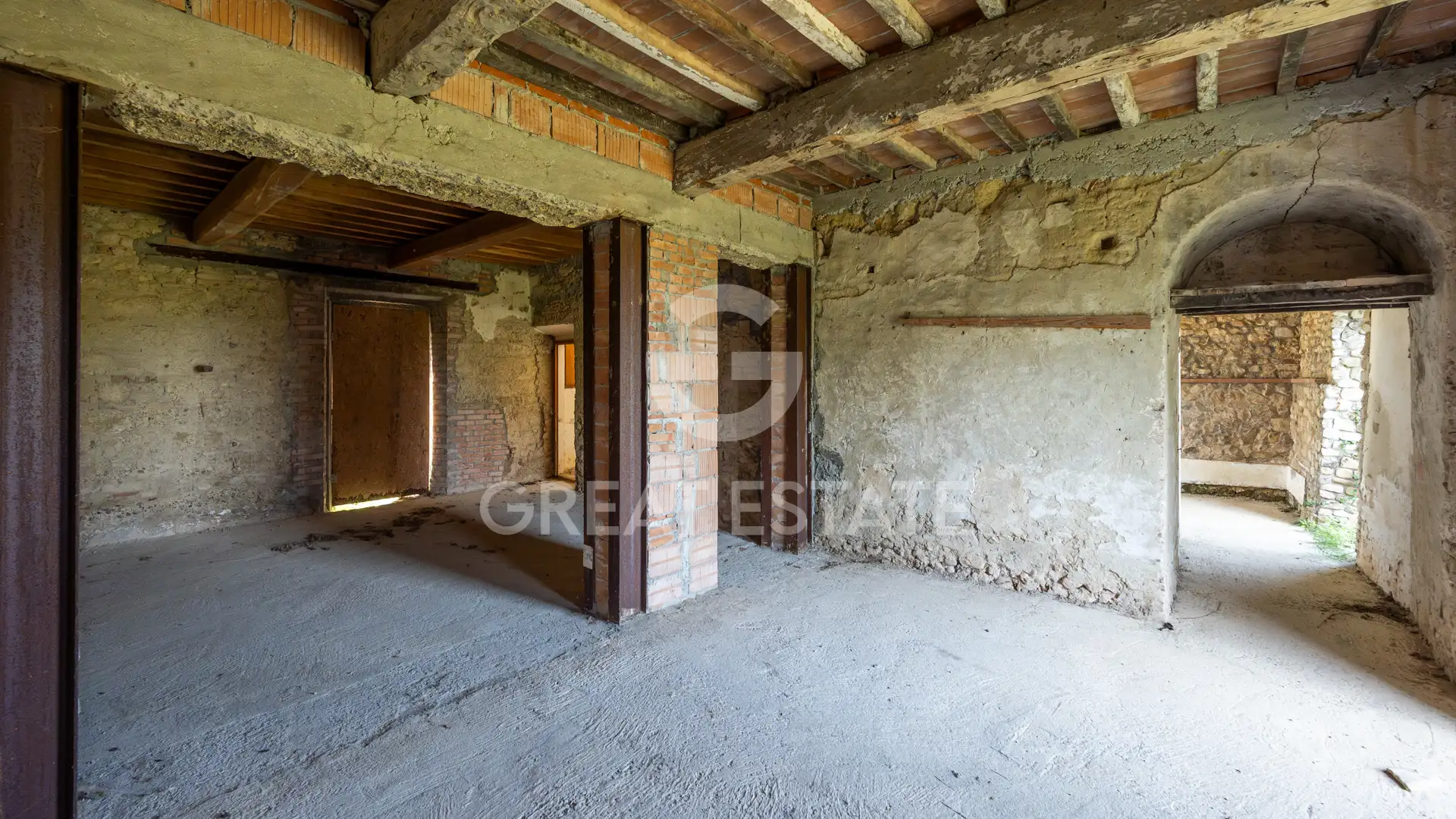 House 660m² in Italy, Florence. Priced at 950000€ rent photo-13