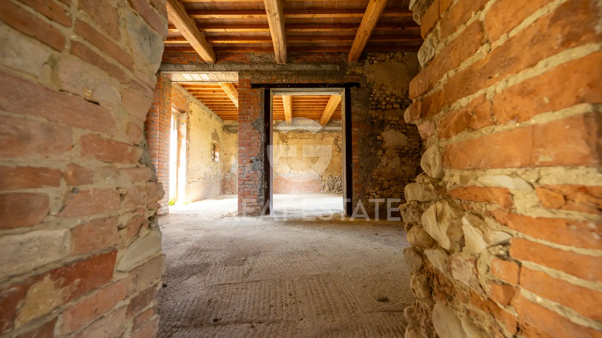 House 660m² in Italy, Florence. Priced at 950000€ rent photo-14