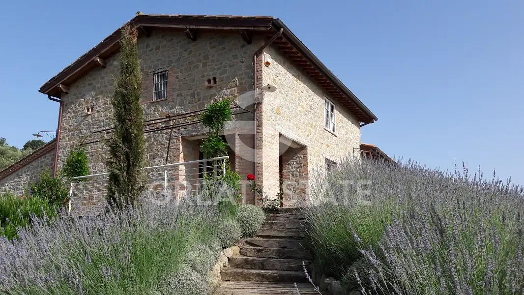 House 303m² in Italy, Perugia. Priced at 875000€ rent photo-1