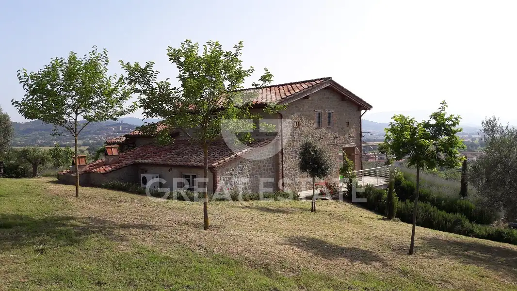 House 303m² in Italy, Perugia. Priced at 875000€ rent photo-2