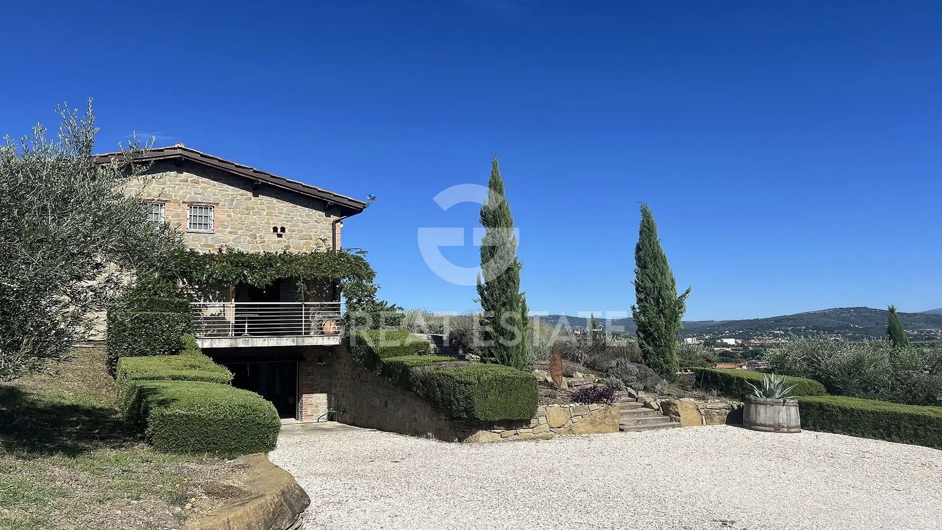 House 303m² in Italy, Perugia. Priced at 875000€ rent photo-4