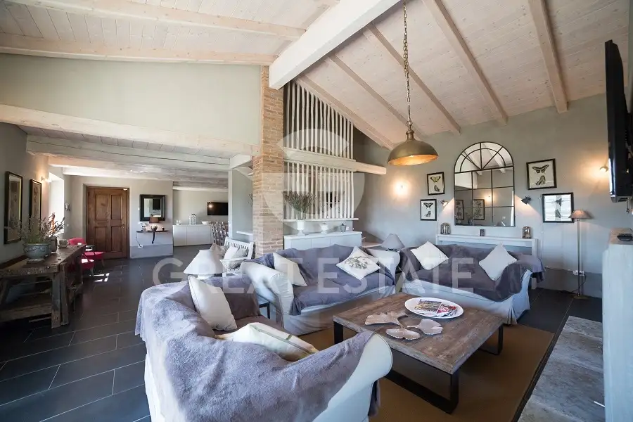 House 303m² in Italy, Perugia. Priced at 875000€ rent photo-13