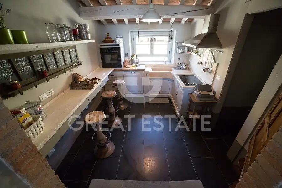 House 303m² in Italy, Perugia. Priced at 875000€ rent photo-14